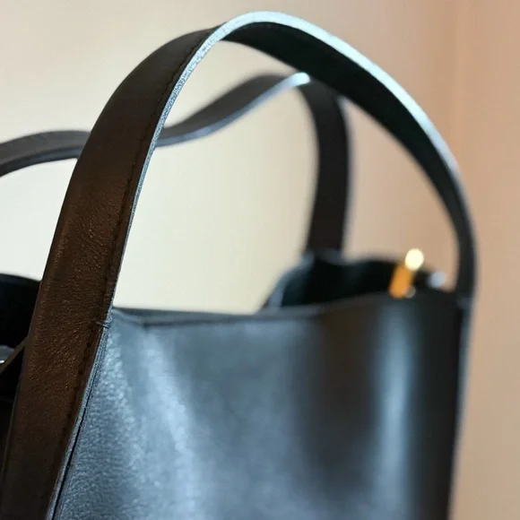 EUC Madewell Black Soft Leather Crossbody - Picture 2 of 3